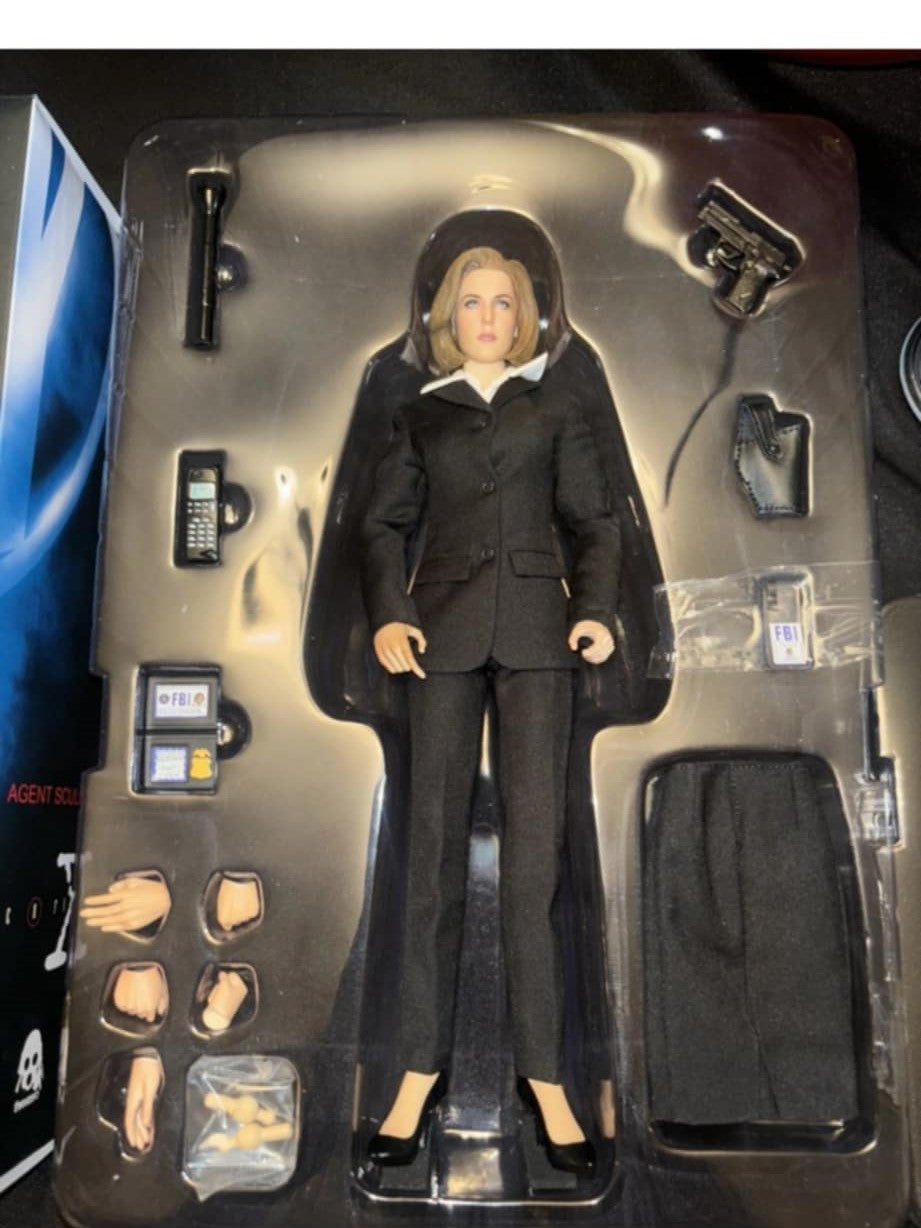 X-Files- Dana Scully LIMITED Edition three zero figure complete
