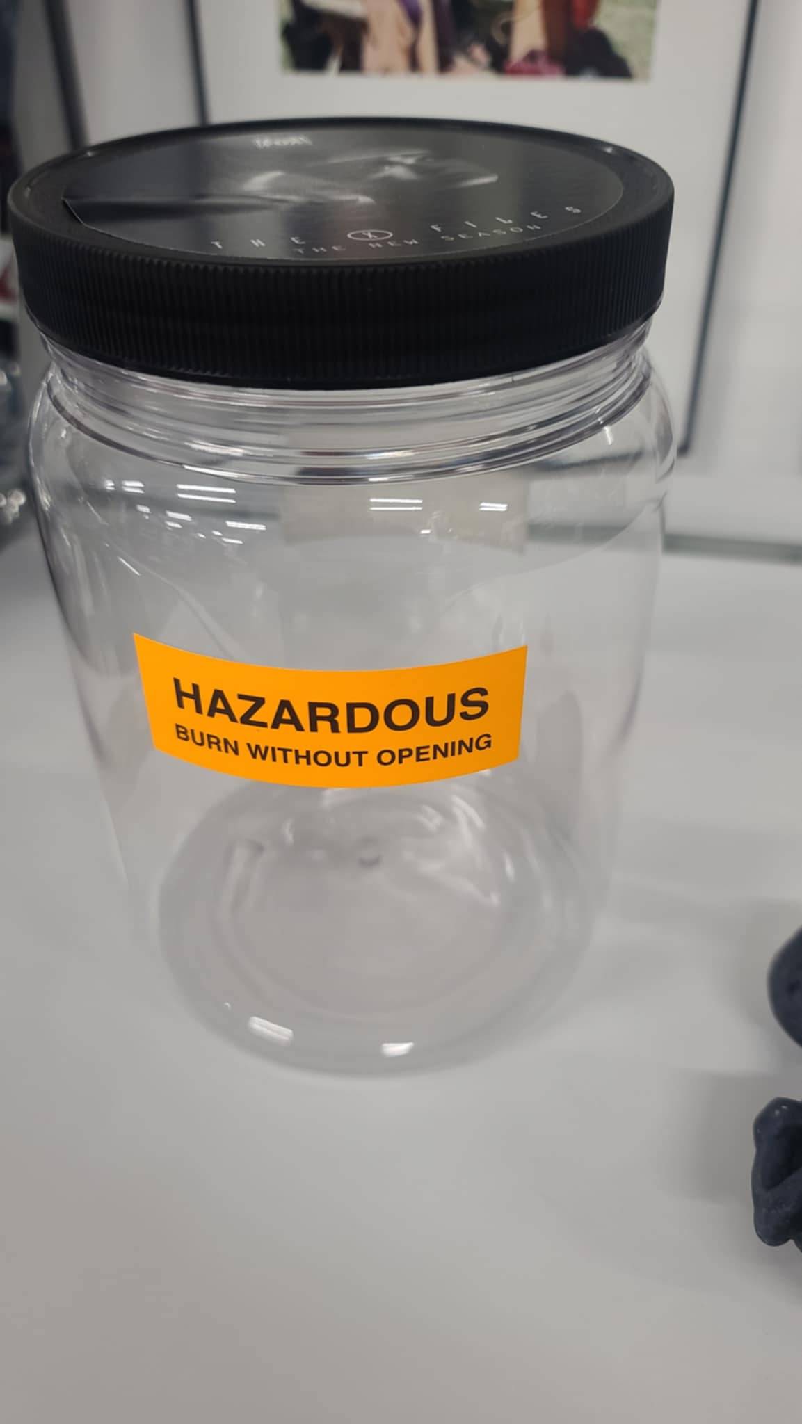 VERY RARE - X-Files -Alien in a Jar- Promotional- Final Wrap Party - VERY RARE
