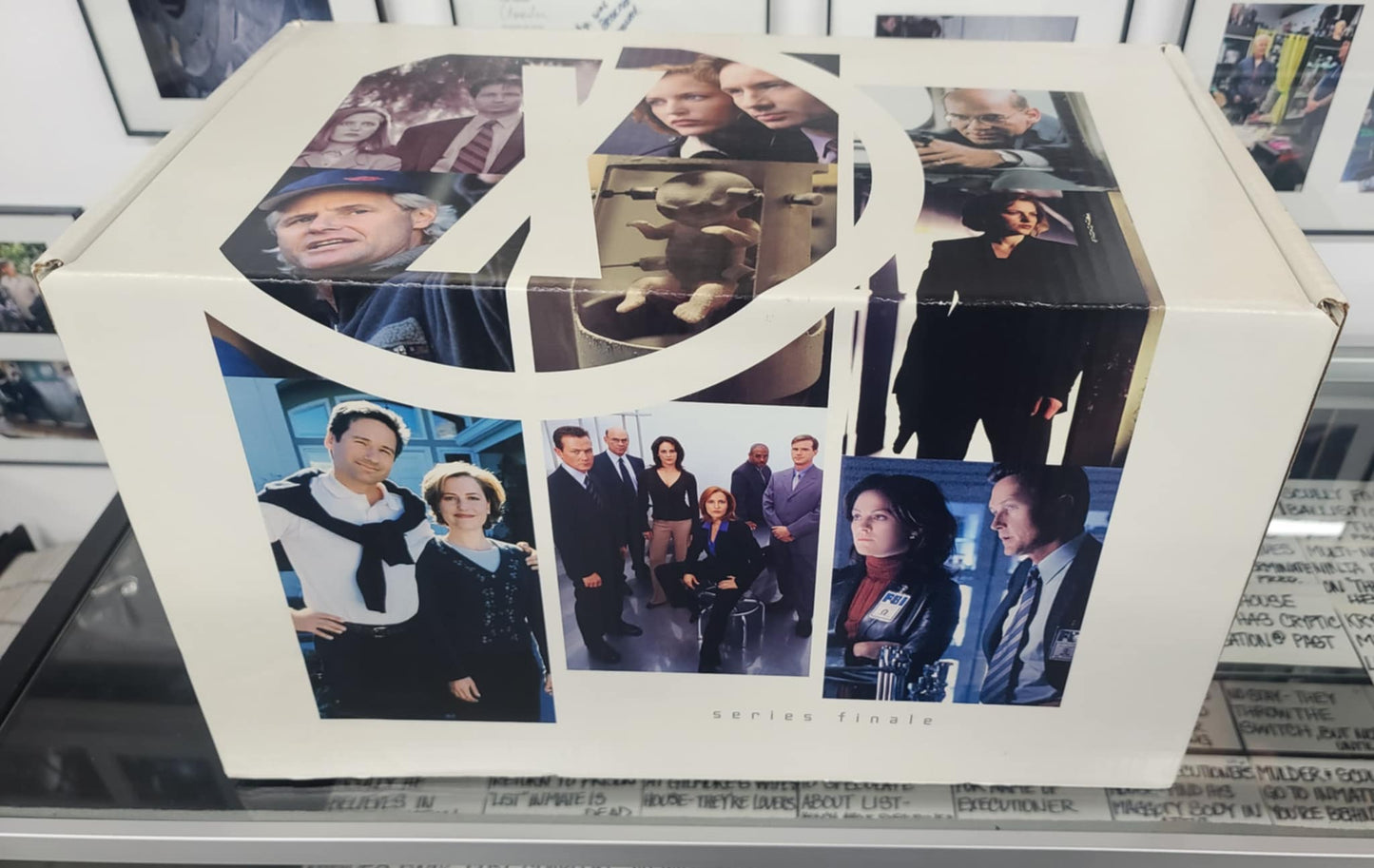 Very rare- Extra-large- X-Files Promotional Box - Final Wrap Party