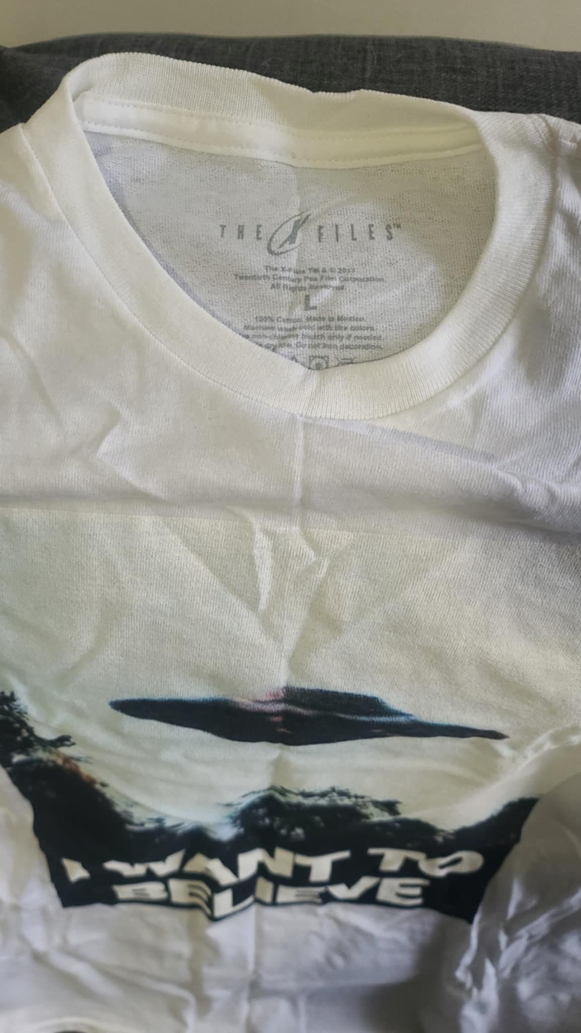 X-Files- I WANT TO BELIEVE -T-shirt with Stickers - Original FOX Shop Brand