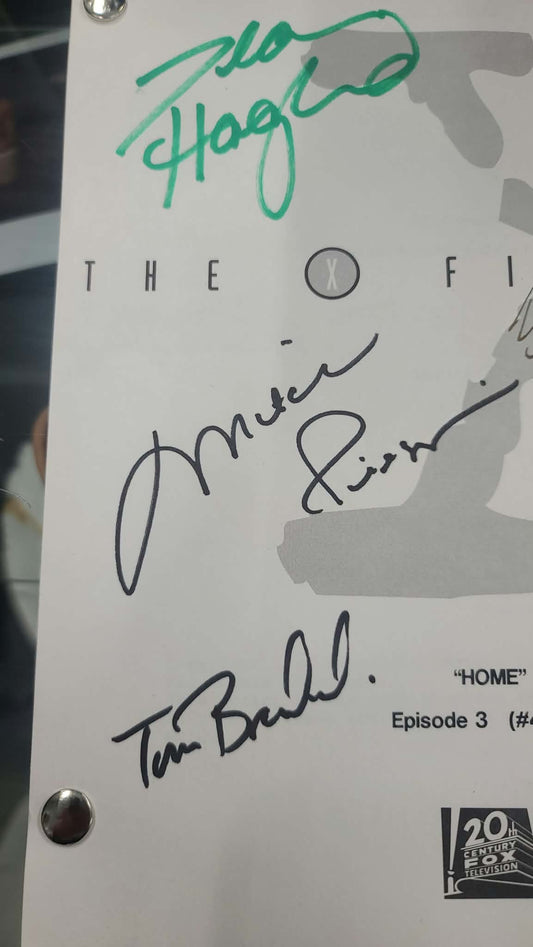*X-Files - Original Script -episode "Home" Autographed by Mitch Pileggi / Skinner, Steven Williams/ Mr. X, Dean Haglund / Langly, Tom Braidwood/ Frohike