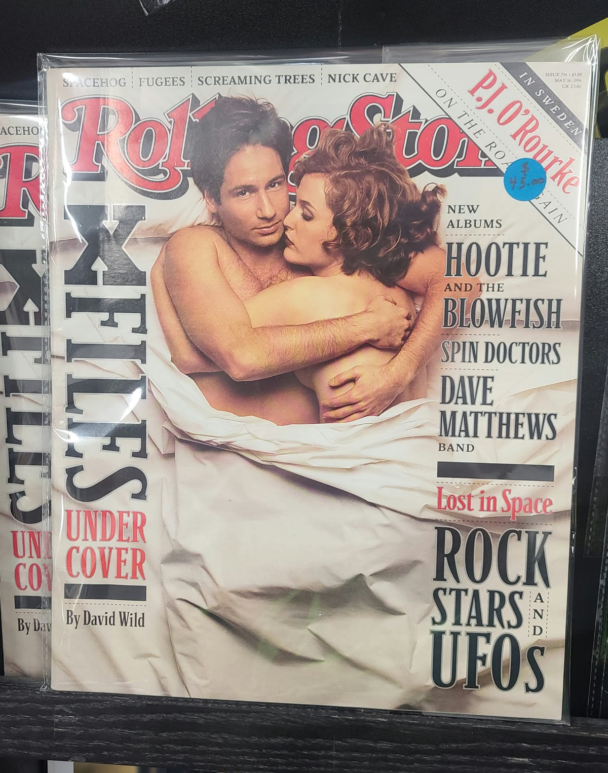 Rolling Stone Magazine - David and Gillian Cover (Mulder and Scully)