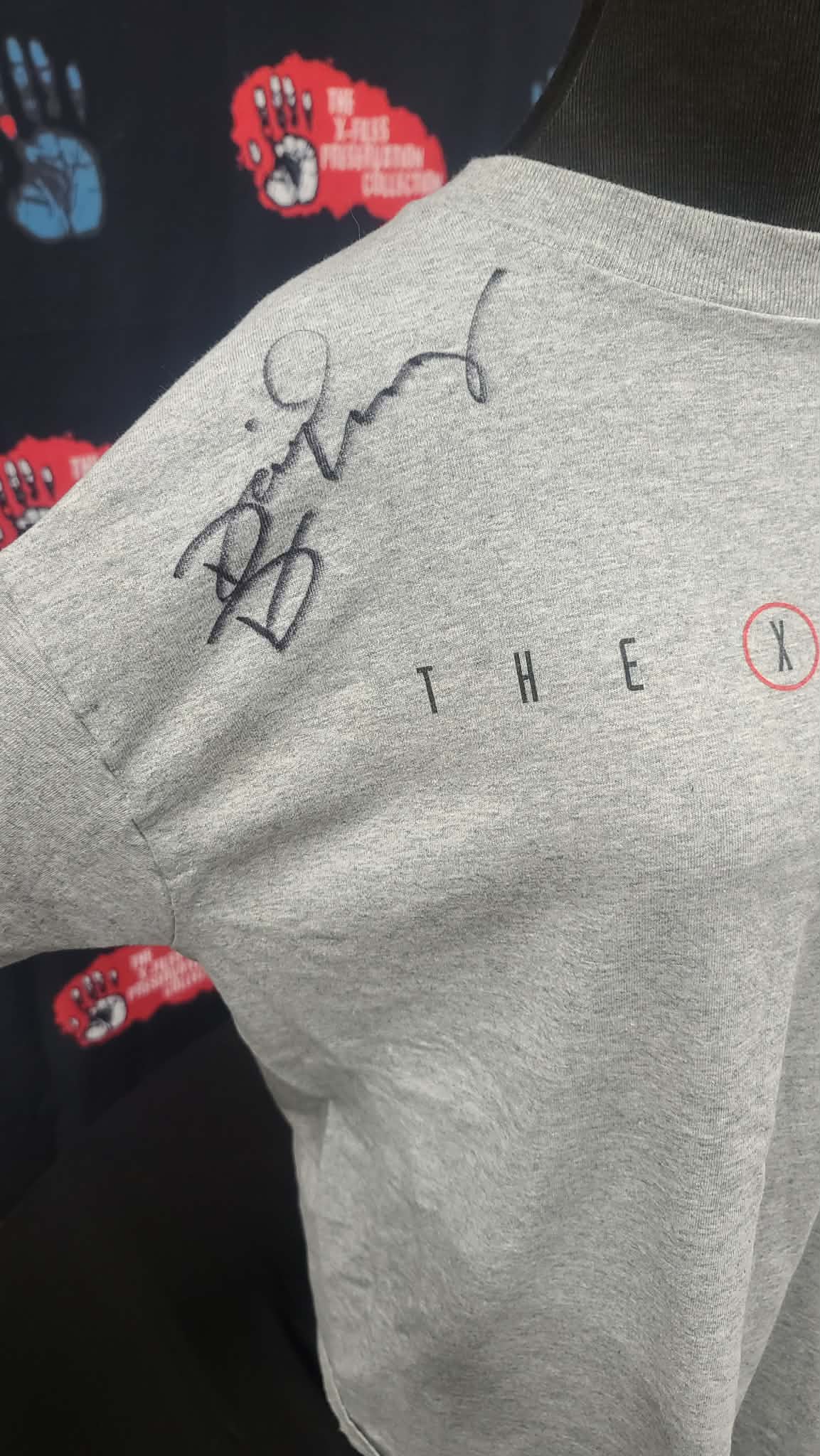 * X-Files-Gillian Anderson and David Duchovny Autographed Crew Shirt**** RARE